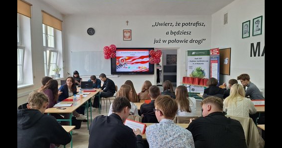 Zdjęcie przedstawia drużynę Zespołu Szkół podczas Konkursu Turbolandeskunde - etap regionalny